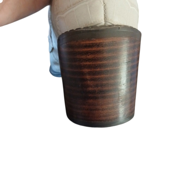 ALL BLACK Cream Croc Embossed Heeled Loafers Size 9.5 - Picture 12 of 14